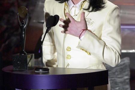 Michael Jackson peed on the floor at home, say maids