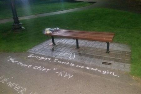 Fans turn Good Will Hunting bench into memorial to Robin Williams