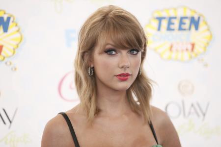 Taylor Swift will host livestream session next Monday
