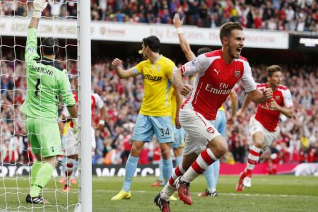 Arsenal leave it late to beat managerless Palace