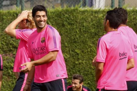 Suarez set for Barca bow in friendly