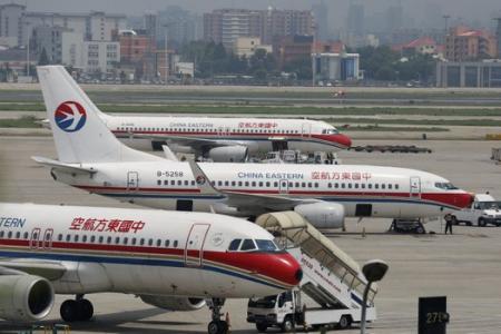 Sleeping China air traffic controllers force jet to delay landing