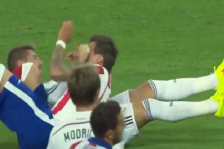 Watch Sergio Ramos' sly punch on Mandzukic