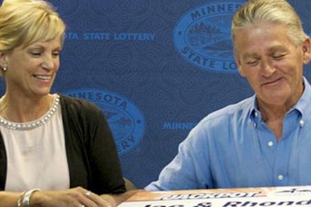 $15 million lottery-winners to teen cashier: Thanks, here's money for your college fund