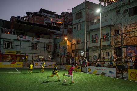 Rio slum unveils unique floodlights, powered by footballers