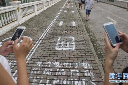 Mobile phone addicts, now you can walk and text in Chinese city's special lane 