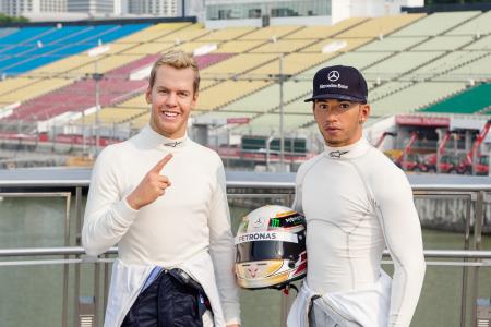 Hamilton and Vettel arrive in Singapore ahead of F1!