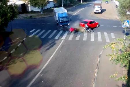 Watch: Cyclist miraculously escapes death in Russia road accident