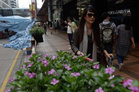 Mainland Chinese shoppers stay clear of Hong Kong