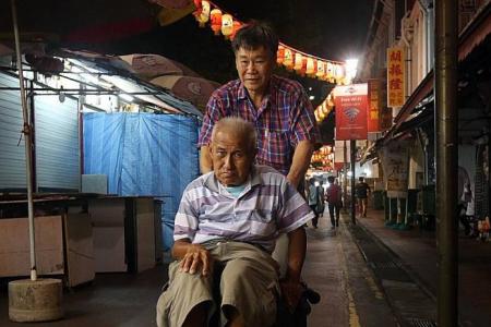 Man pushes elderly stranger on trolley every night for months