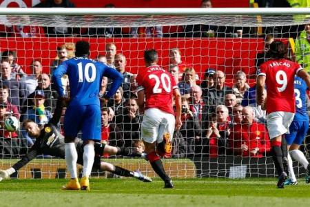 De Gea stars for United in 2-1 win over Everton