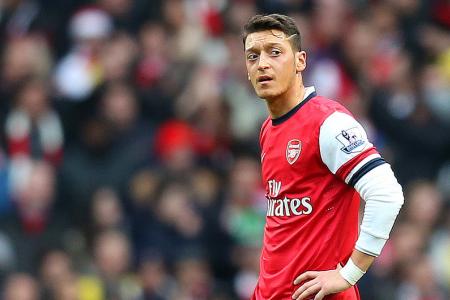 Arsenal midfielder Oezil out for three months with knee injury