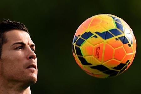 Ronaldo's agent shoots down Man United return