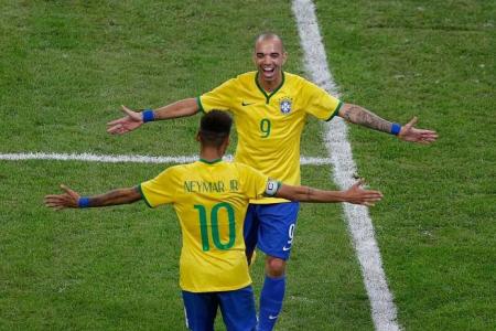 Brazil flatter to deceive against lacklustre Argentina