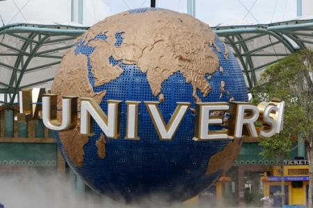 Universal Studios to launch first China theme park, with help from Spielberg