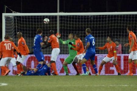 Euro  2016 qualifiers: Netherlands qualifying hopes get hit by Iceland