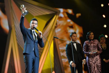 Taufik Batisah the big local winner at Anugerah Planet Muzik 2014
