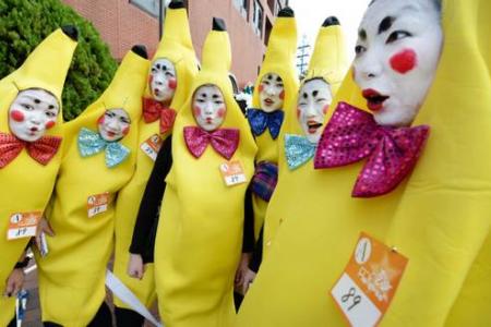 Bananas, pirates, creepy dolls - the best costumes from the Halloween Parade in Tokyo
