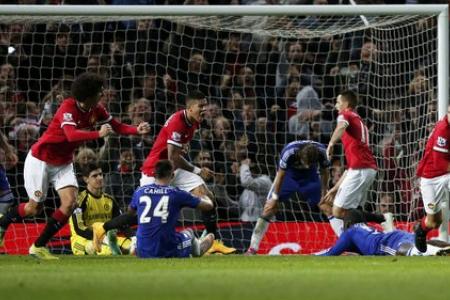 Late van Persie goal denies Chelsea 3 points against Man Utd