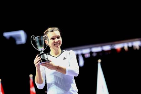 Tired Halep offers little resistance