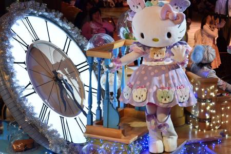 Hello Kitty celebrates 40th birthday at department store and theme park in Tokyo