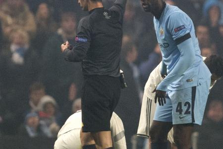 Referee's bizarre decision kills Manchester City's comeback hopes