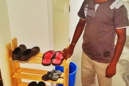 Contractor makes shoe rack for couple to thank them for giving him food and drinks
