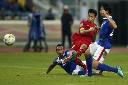 Vietnam fight back to beat Malaysia in first leg of Suzuki Cup semi-final 