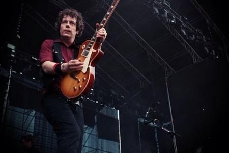 Green Day's lead guitarist, Jason White, has cancer