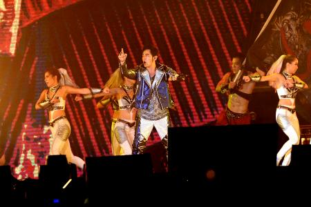 Jay Chou wows fans in last concert before he gets married