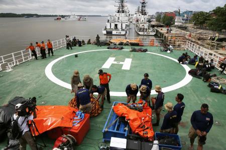 QZ8501 Day 5: One passenger identified as Monash student, black box could take a week to be found