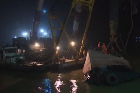 More than 20 missing  - including S'poreans - after boat sinks in Yangtze River