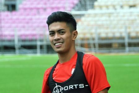  LionsXII defender Wahyudi Wahid stamped on, escapes with a headache