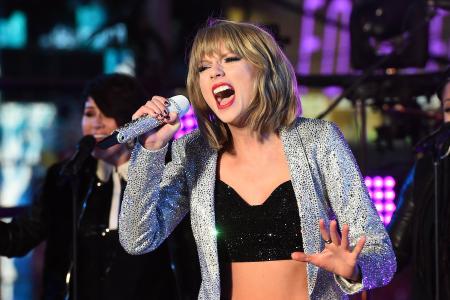 Taylor Swift's social media hijacked: Hackers threaten to release her nude photos