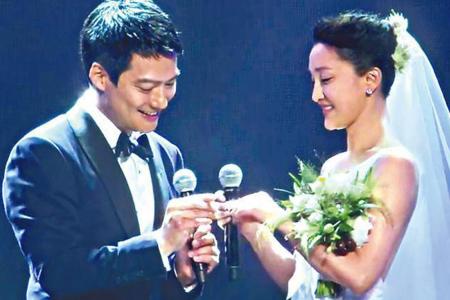 Zhou Xun wed at her charity event because she didn't want to "waste money"