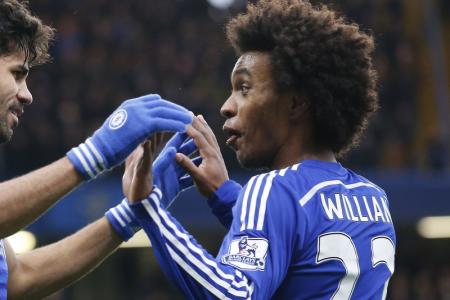 Willian makes a splash with swimming pool trick shot