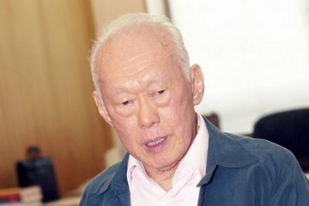 Lee Kuan Yew admitted to hospital for severe pneumonia, condition has stabilised