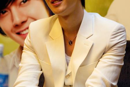 K-pop star Kim Hyun Joong wants to reunite with ex after finding out she's pregnant