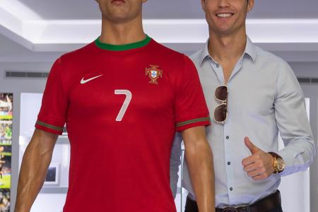 Ronaldo sends hairstylist to make sure his waxwork model is well-groomed 