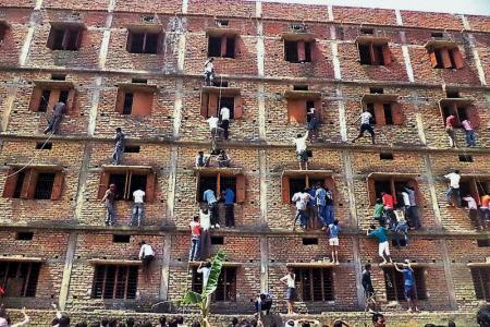 1,000 detained in India over exam cheating