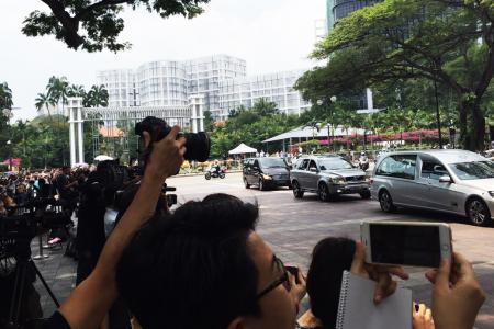 The body of Mr Lee Kuan Yew arrives at Istana
