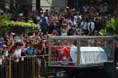 Chants, tears, as Mr Lee Kuan Yew's casket leaves Istana