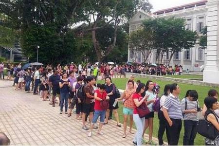 Long queue for Lee Kuan Yew exhibition