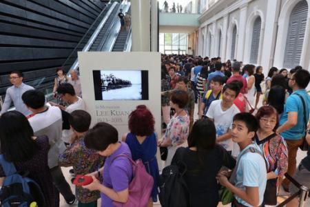 Lee Kuan Yew exhibition extended: Queuing continues at National Museum