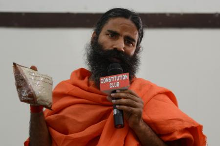 Indian guru sells ‘son-bearing’ medicine