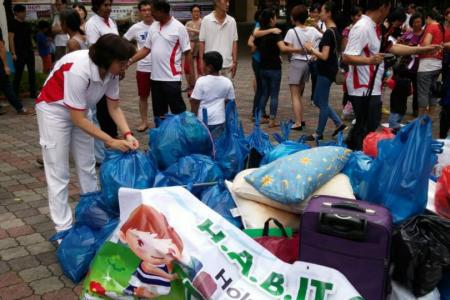 10,000 people pick up 7 tonnes of rubbish