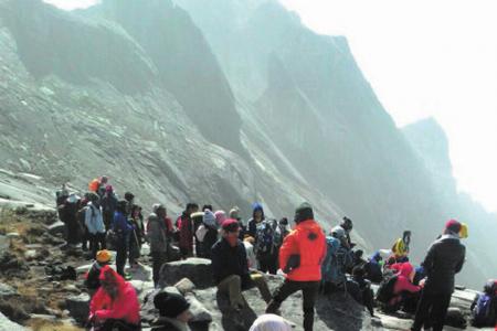 One of missing S'porean students found on Kinabalu