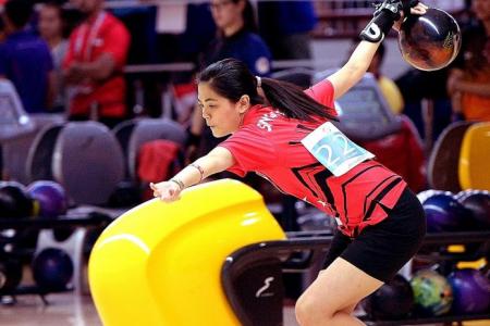 Daphne to the fore as Singapore dominate women's singles