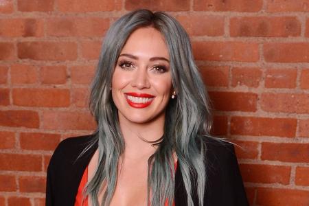 Hilary Duff uses fans on Dubsmash to tease her new songs