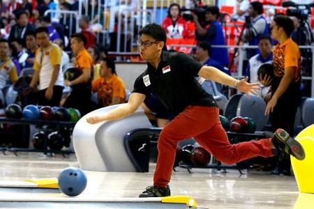 Siblings Howard and Keith win first men’s bowling doubles gold since 1997 